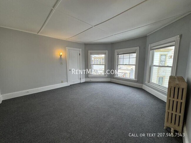Building Photo - 28 Pleasant St