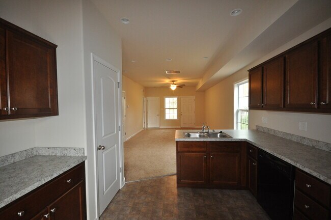 Foto del edificio - Pre-Leasing Now for Fall Semester 2026