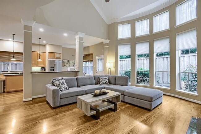 Foto del edificio - 4147 E Northampton Pl