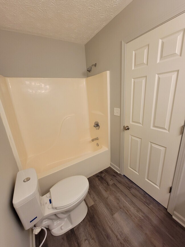 Foto del edificio - 2893 S Walnut Street Pike