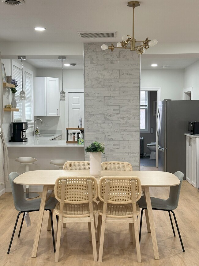 Foto del edificio - 5640 Beacon St