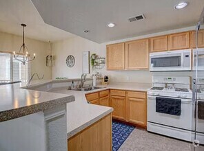 Building Photo - 6800 Vista Del Norte Dr NE