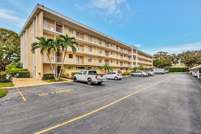 Building Photo - 300 N Hwy A1A