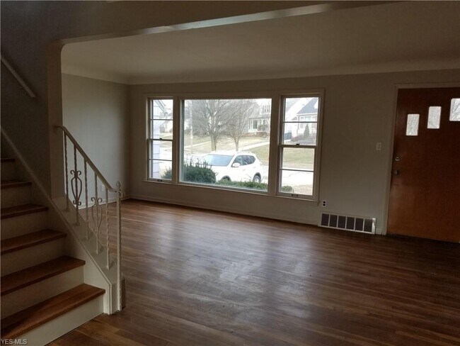Building Photo - 5034 S Barton Rd