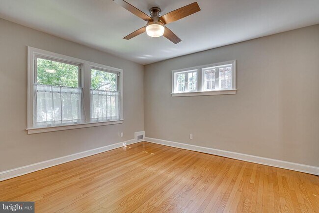 Foto del edificio - 425 E Luray Ave