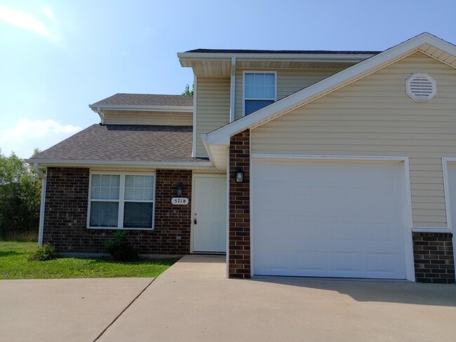 Building Photo - 5718 Canaveral Dr