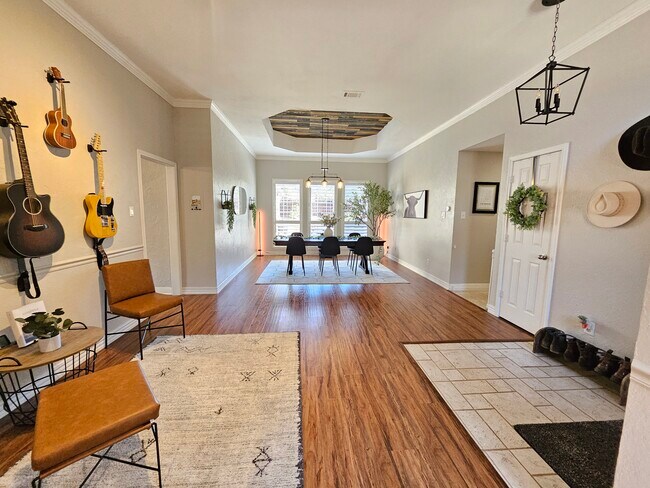 Building Photo - 5204 Valleydale Dr