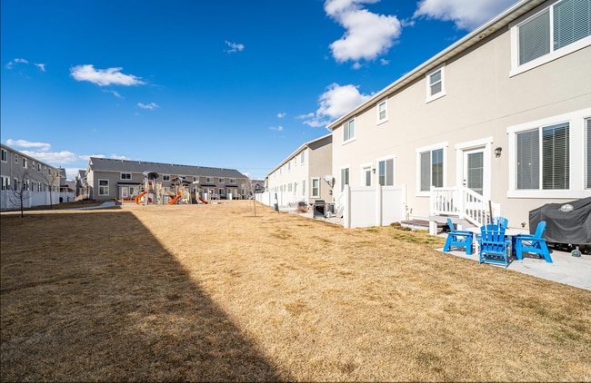 Foto del edificio - 203 W Silver Springs Dr