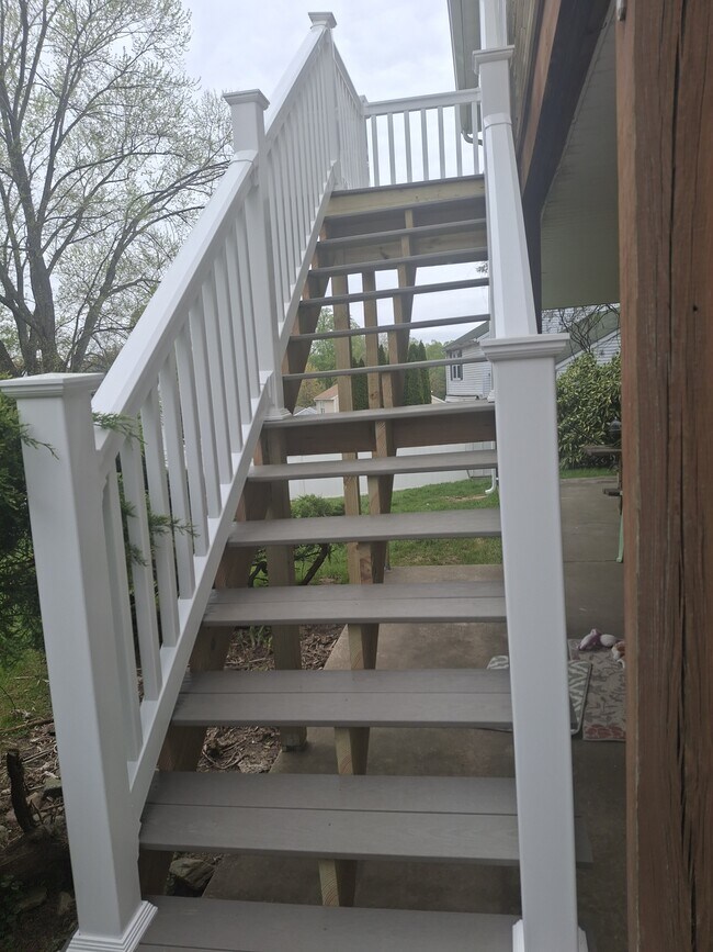Building Photo - 3906 Pinedale Dr