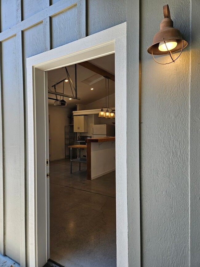 Building Photo - 4317 Raymonde Way
