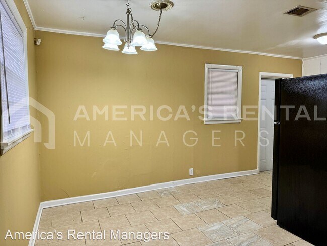 Building Photo - 3 br, 1 bath House - 622 6th Street