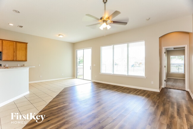 Building Photo - 13966 Devan Lee Dr W
