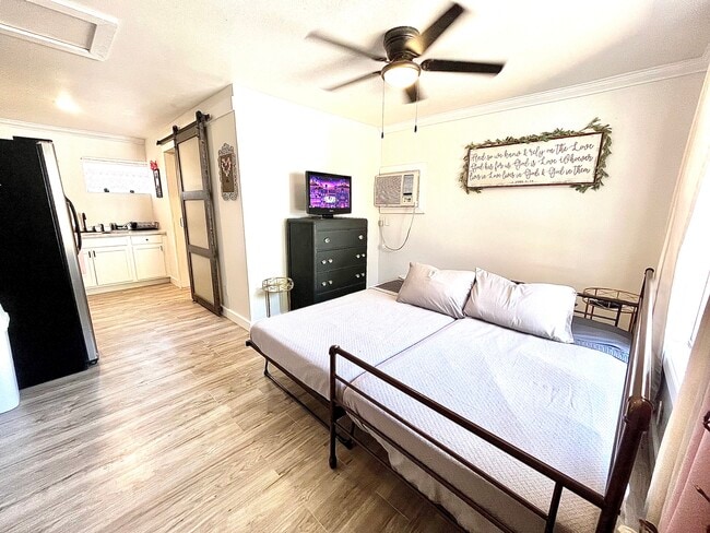 Building Photo - 7819 Glider Ave