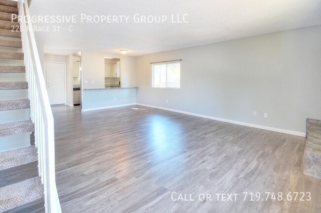 Building Photo - 3 Bed / 2.5 Baths Townhouse for Only $1,79...