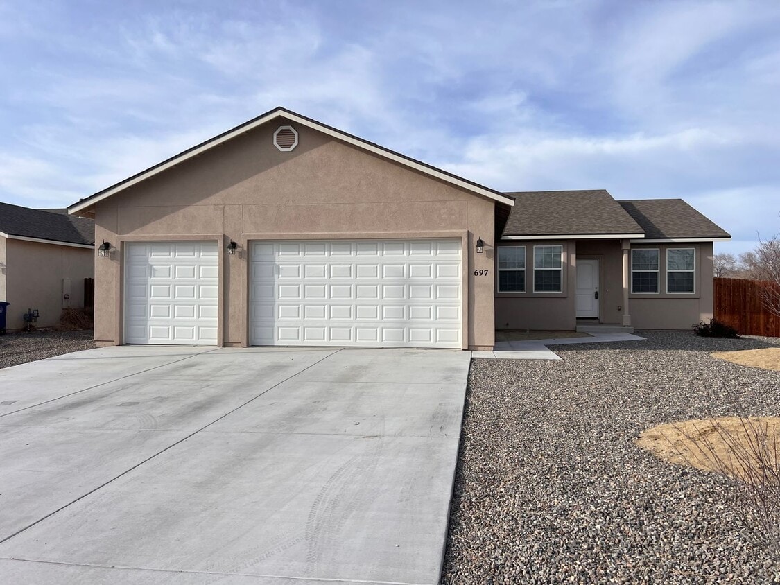 Foto principal - Newer 4 Bedroom Home in Fallon