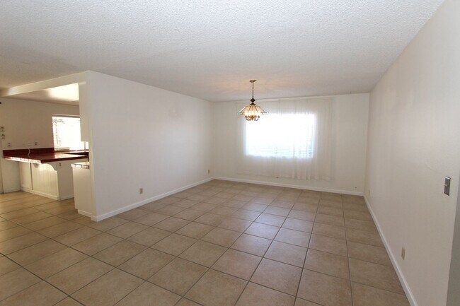 Building Photo - Huge 3 Bedroom 2.5 Bathroom home in Fletch...