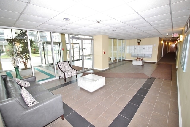 Building Photo - 9001 Golf Rd