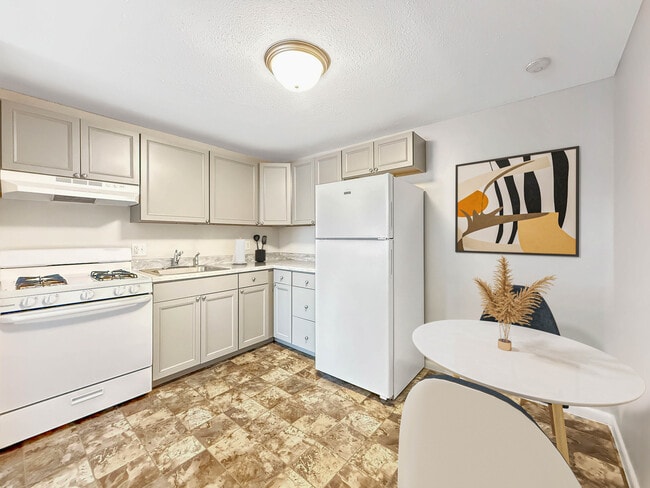 Building Photo - Middlesex Gardens