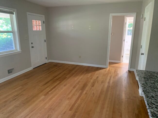 Entry way with hall closet - 561 Northern Ave Apartments