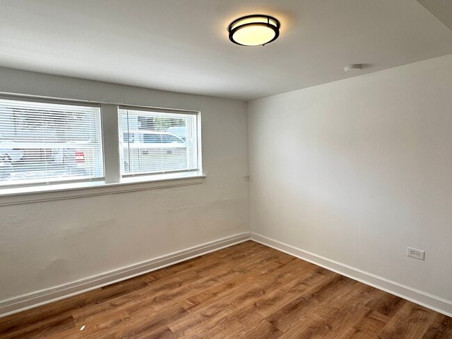 Building Photo - 6452 W Dickens Ave