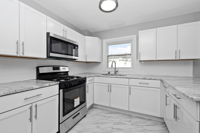 Kitchen - 352 Luella Ave