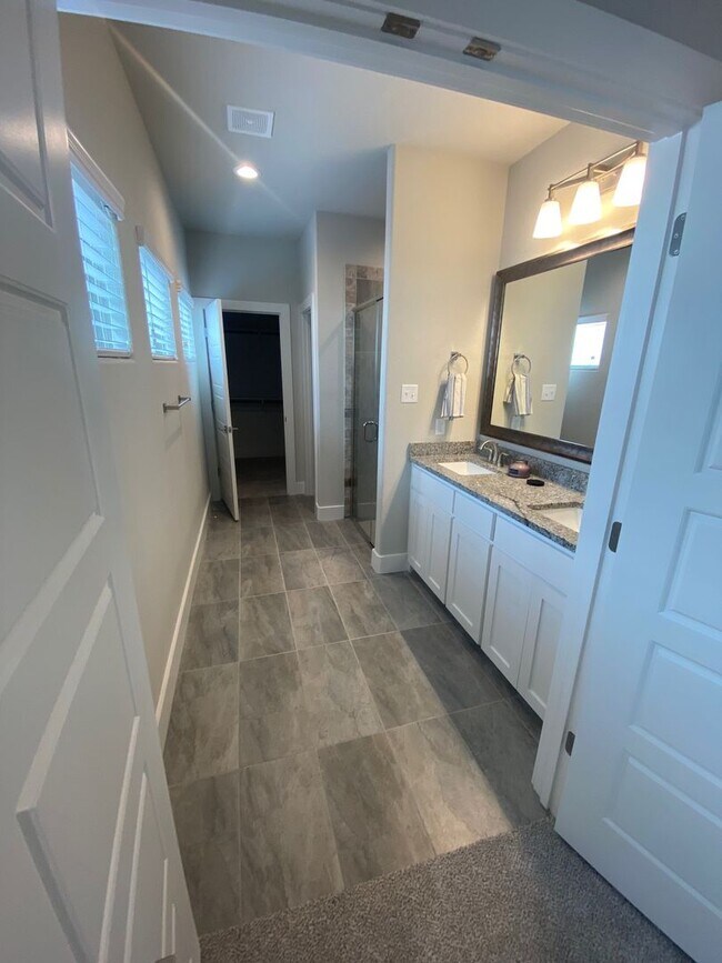 Foto del edificio - COMING SOON! 3/2/2 Gorgeous Custom Features - GODLEY ISD