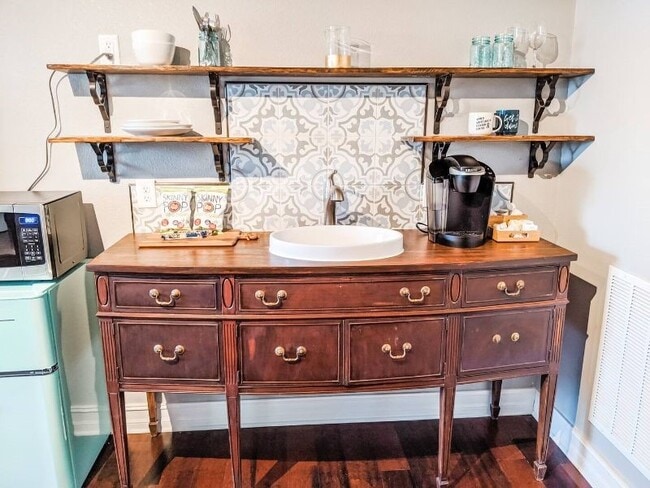 Building Photo - 1212 Tung Hill Dr