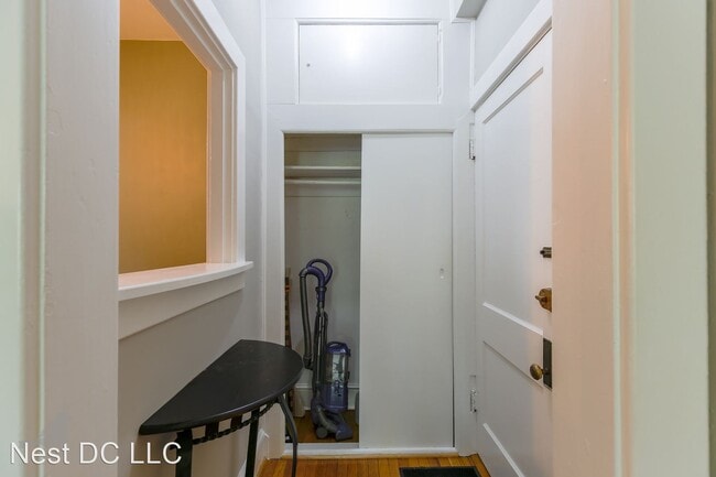 Building Photo - 1 br, 1 bath House - 3022 Porter St NW Uni...