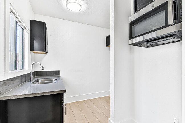 Foto del edificio - 1074 Obispo Ave