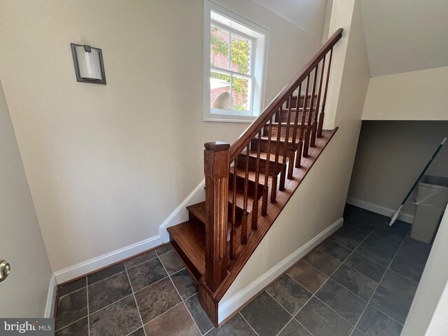 Building Photo - 109 S Columbus St