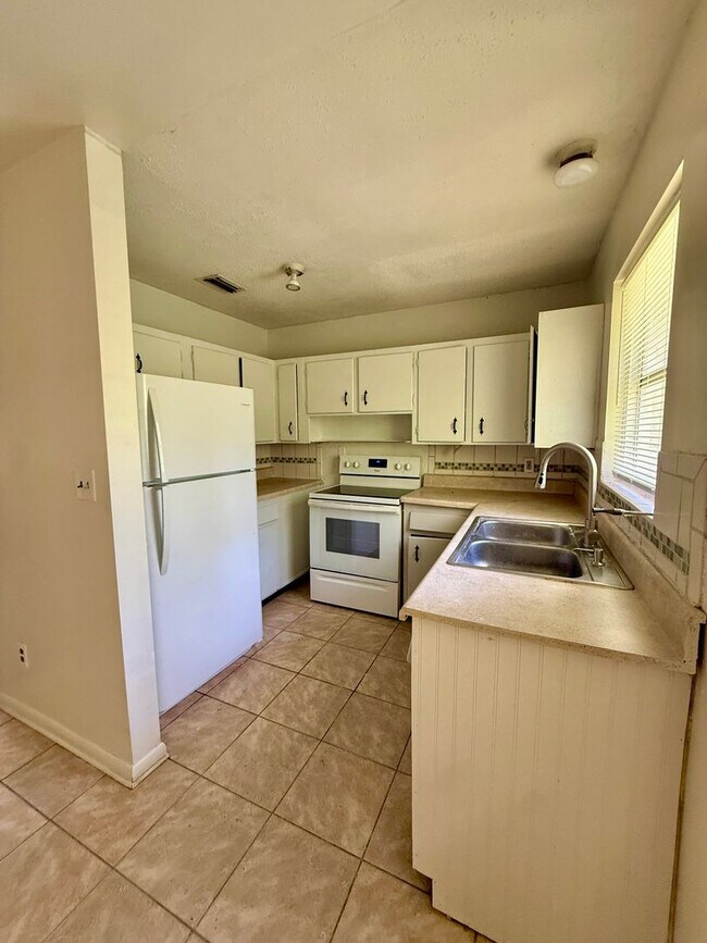 Foto del edificio - Affordable 3 Bedroom for Rent! Easy Move In