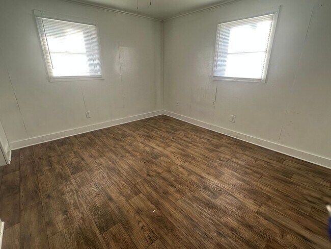Building Photo - 2-bedroom, 1-bathroom Single Family home F...
