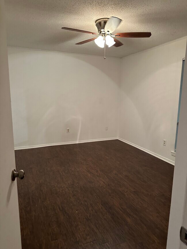 Building Photo - 5653 Encino Cv