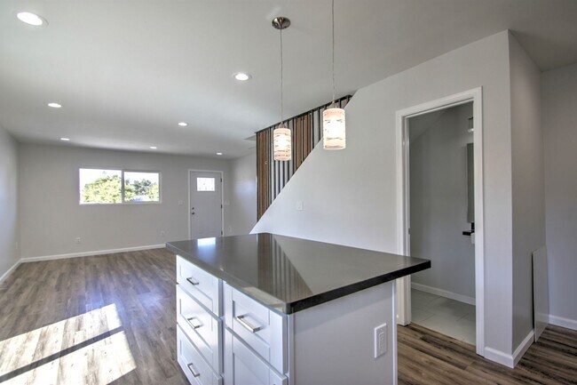 Foto del edificio - 3150-3150 Florine Dr