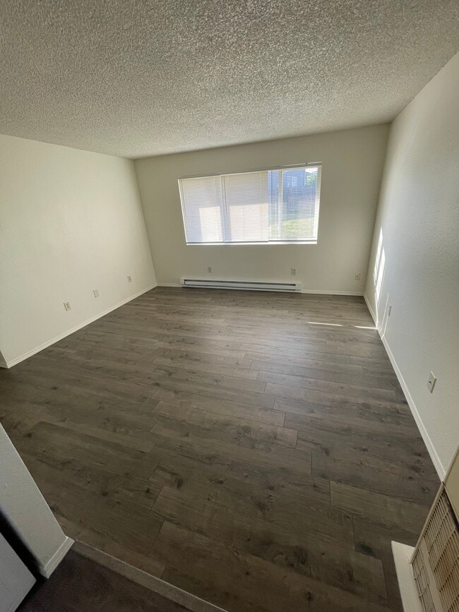 Foto del edificio - 421 N Davis St
