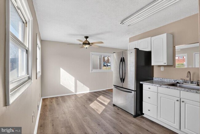 Foto del edificio - 1597 Katherine Ct