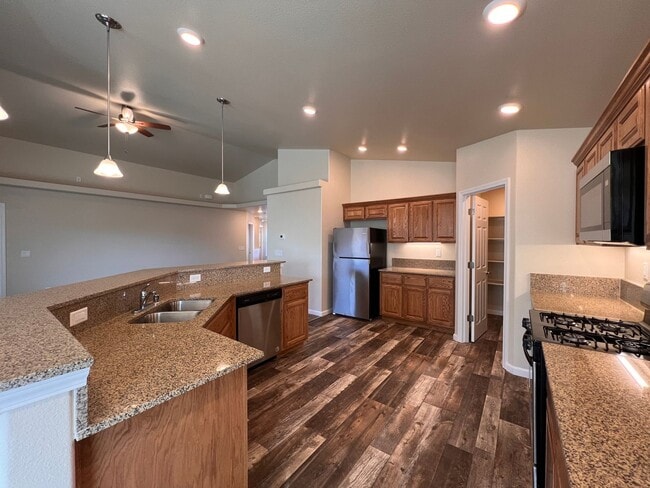 Foto del edificio - ~~Newer 3 BEDROOM Fernley Home~~