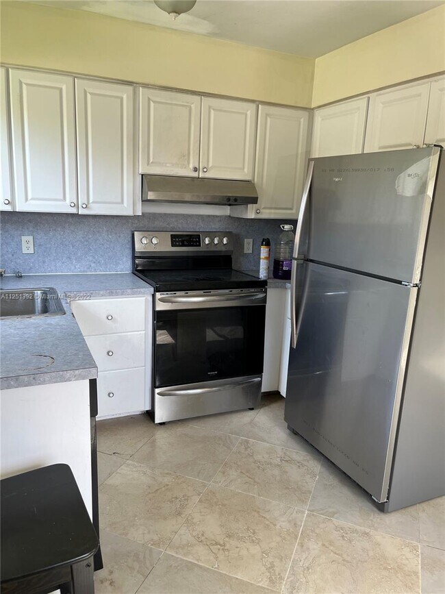 Foto del edificio - 2430 NW 116th Terrace