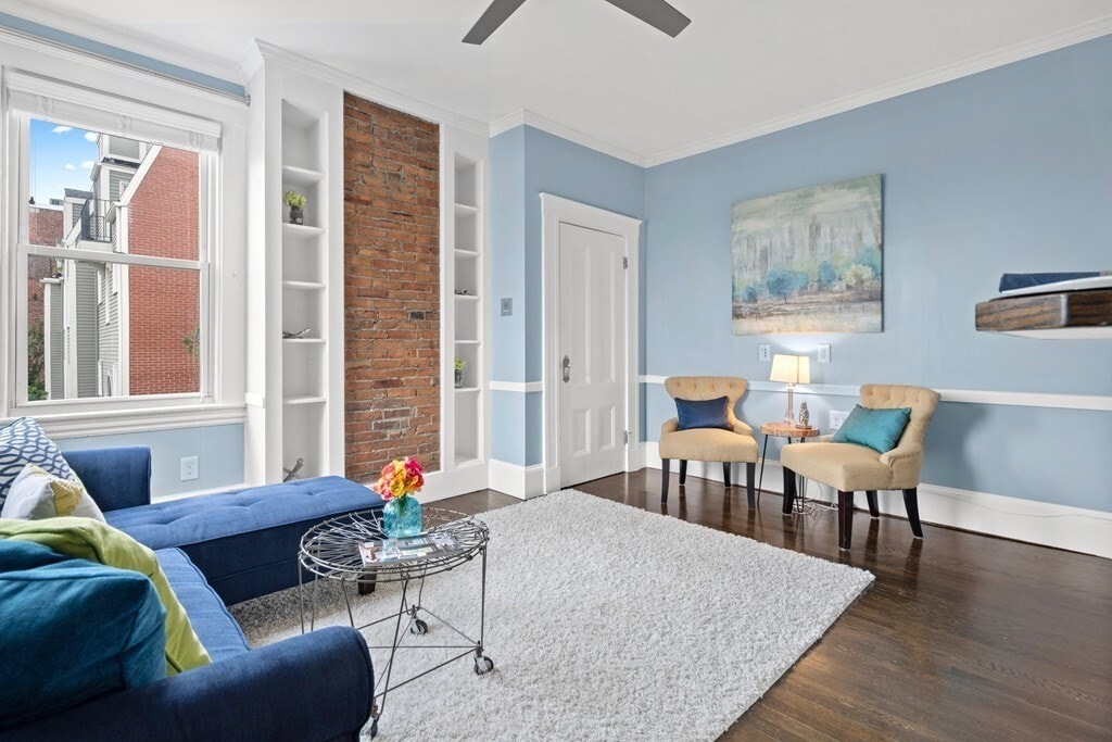 Primary Photo - 256 Bunker Hill St