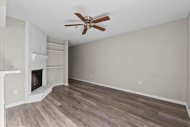 Foto del edificio - 250 El Dorado Blvd