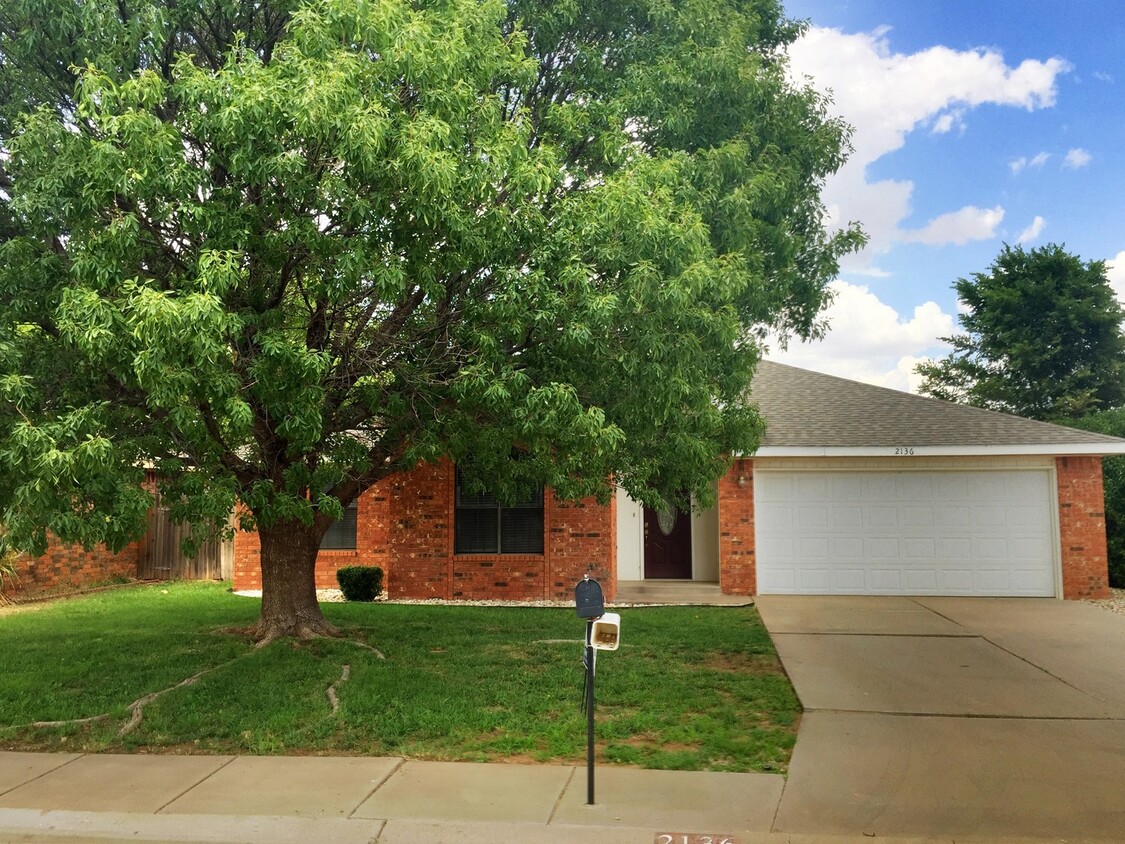 Foto principal - BRICK HOME IN NORTHEAST NEAR MESA ELEMENTARY