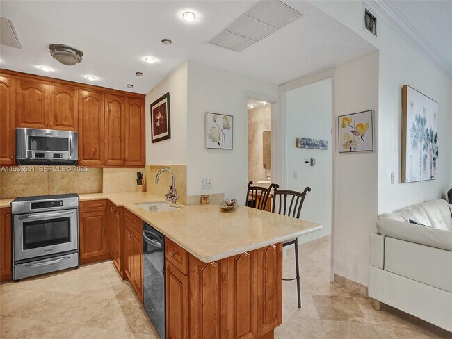 Building Photo - 3180 S Ocean Dr