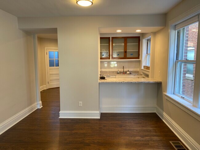 Foto del edificio - 4927 Lindenwood Ave