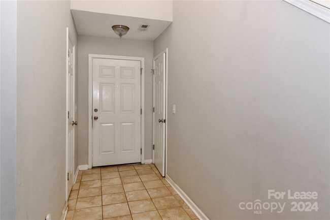 Building Photo - 6022 Leawood Run Ct