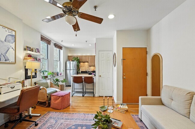 Foto del edificio - 713 Willow Ave