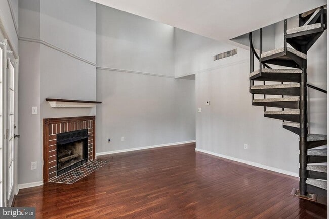 Building Photo - 321 Tavistock Rd