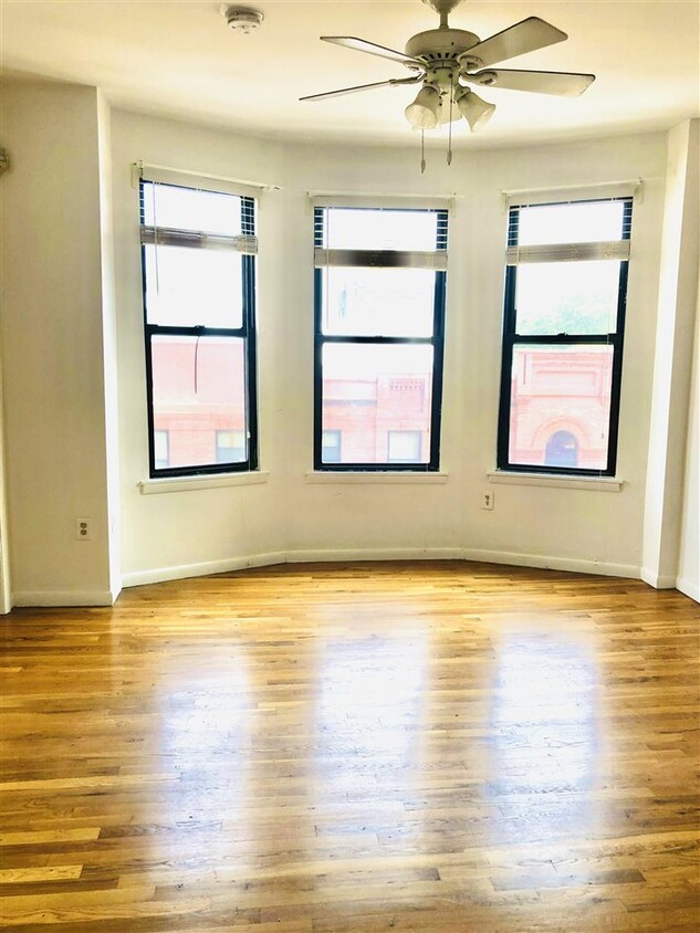 Primary Photo - 437 Jersey Ave