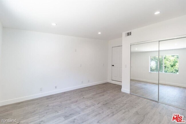 Building Photo - 5 br, 3 bath House - 9416 Ruffner Ave