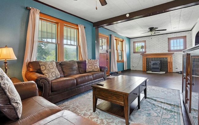 Building Photo - 212 May St