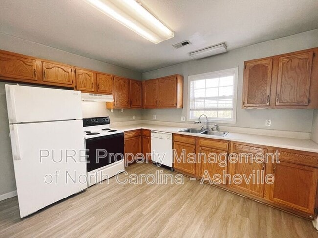 Building Photo - 143 Carrion Ln
